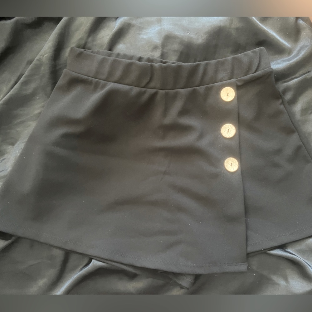 black shorts/skirt